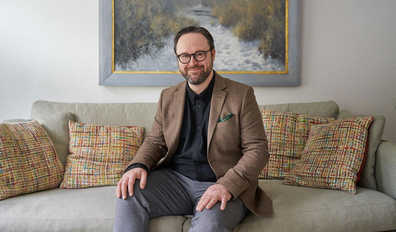 Håkan Lindholm Doveson är psykolog och nykter alkoholist. Han vill dela med sig av hur tolvstegsprogrammet kan vara till hjälp i fler avseenden än vid missbruk. Foto: Anders Rosenberg