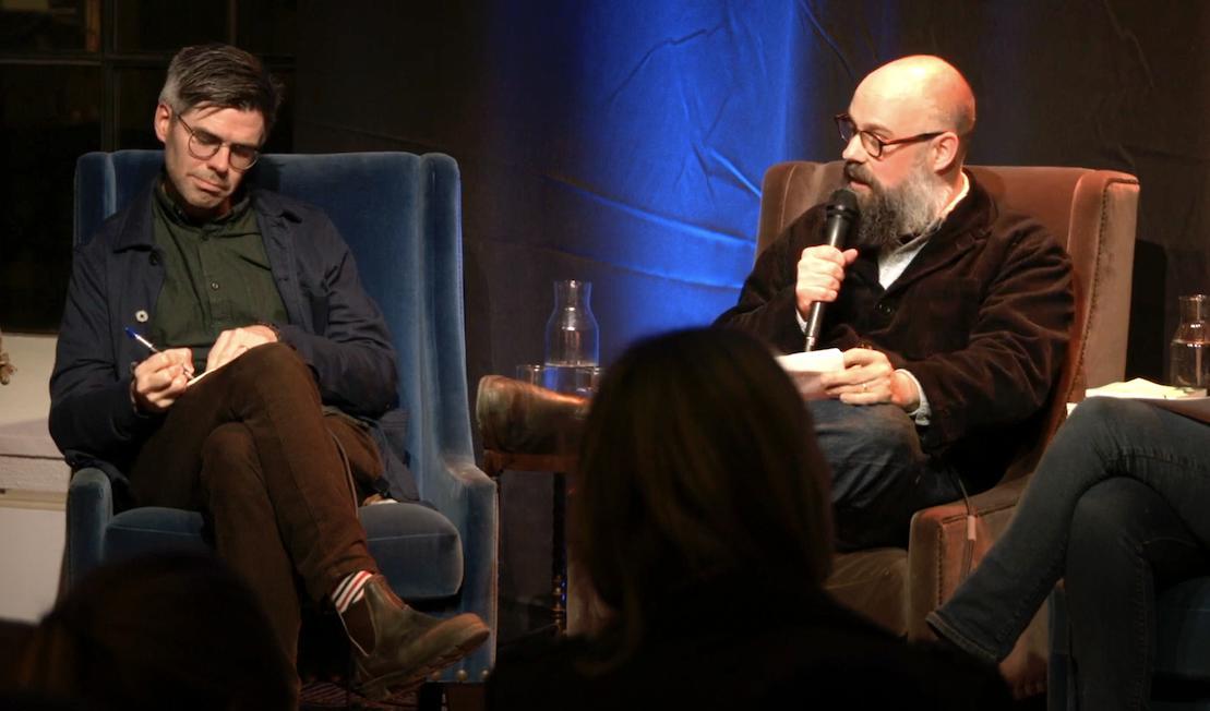 Under debatten diskuterades livet och politiken utifrån ett existentiellt perspektiv. Joel Halldorf och Daniel Suhonen var två av debattörerna. Foto: Skärmdump, politiken, poesin och det levande livet, Nav.