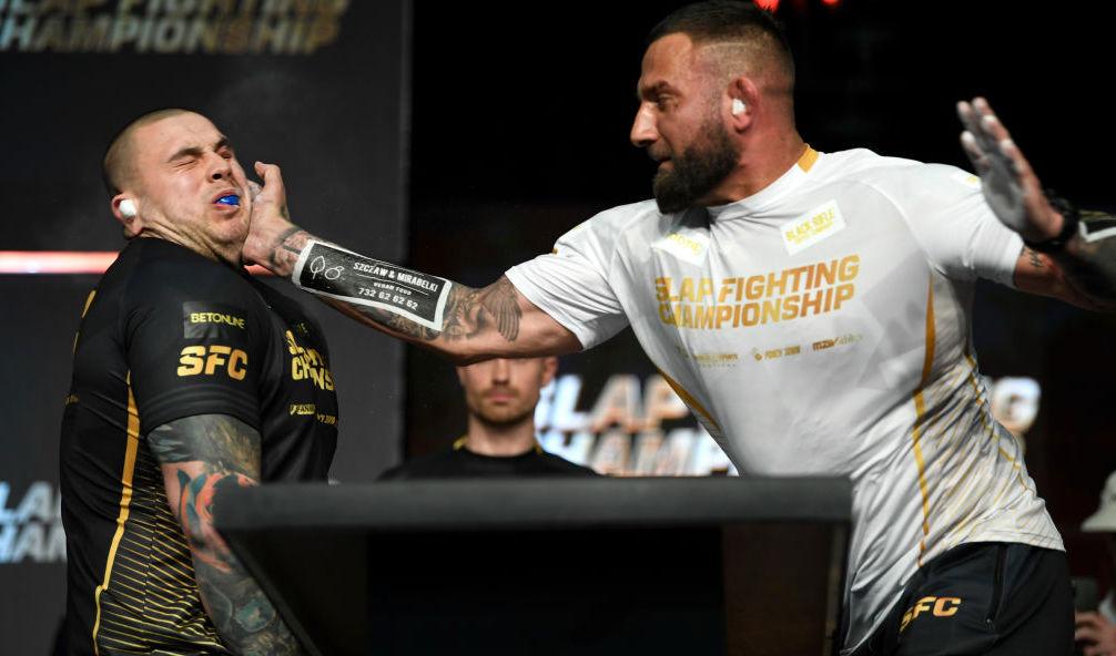 Power Slap beskrivs som en sport där två motståndare står mot varandra och delar ut örfilar, tills att den ena ger upp. Andra kritiserar det emellertid, och menar att Power Slap inte är en sport. Foto: Gaelen Morse/Getty Images
