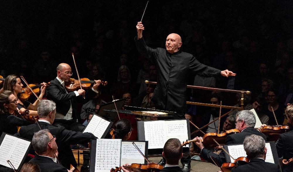 Eschenbach och Filharmonikerna gjorde en mäktig tolkning av Bruckner i en konsert som nu finns på Konserthuset Play. Foto: Yanan Li