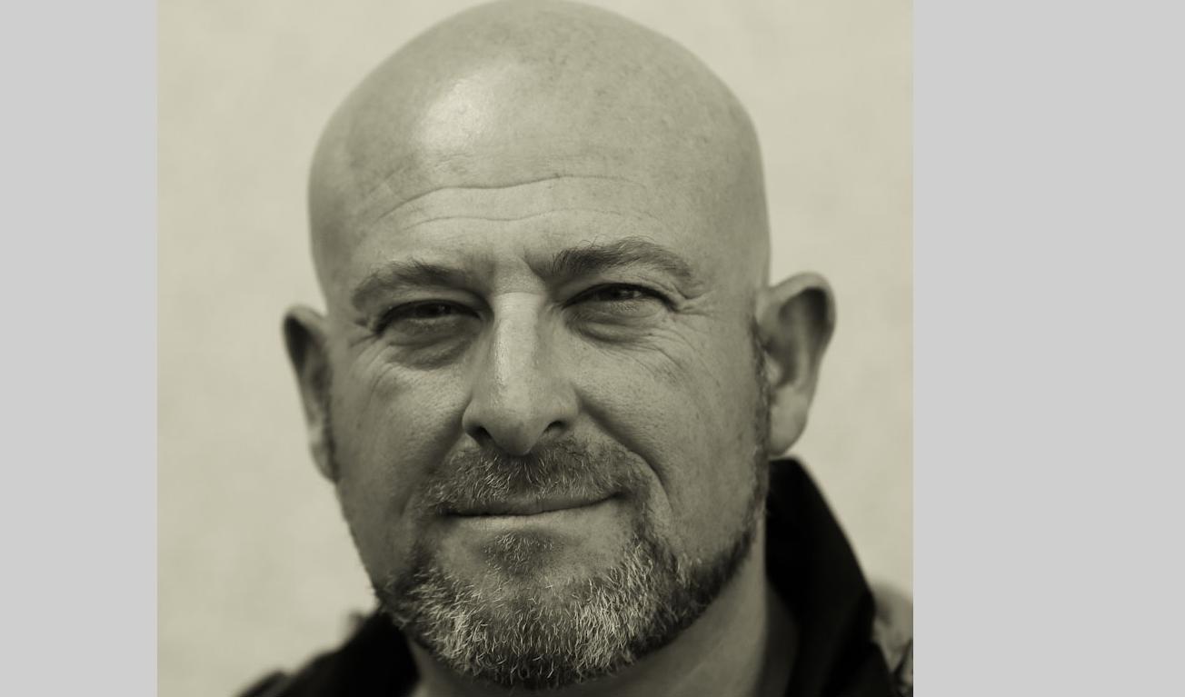 Författaren Piero San Giorgio har skrivit flera böcker om kollapsologin, det vetenskapliga undersökandet av orsakerna bakom den globala ekonomiska kollapsen. Foto: Matthieu Zellweger