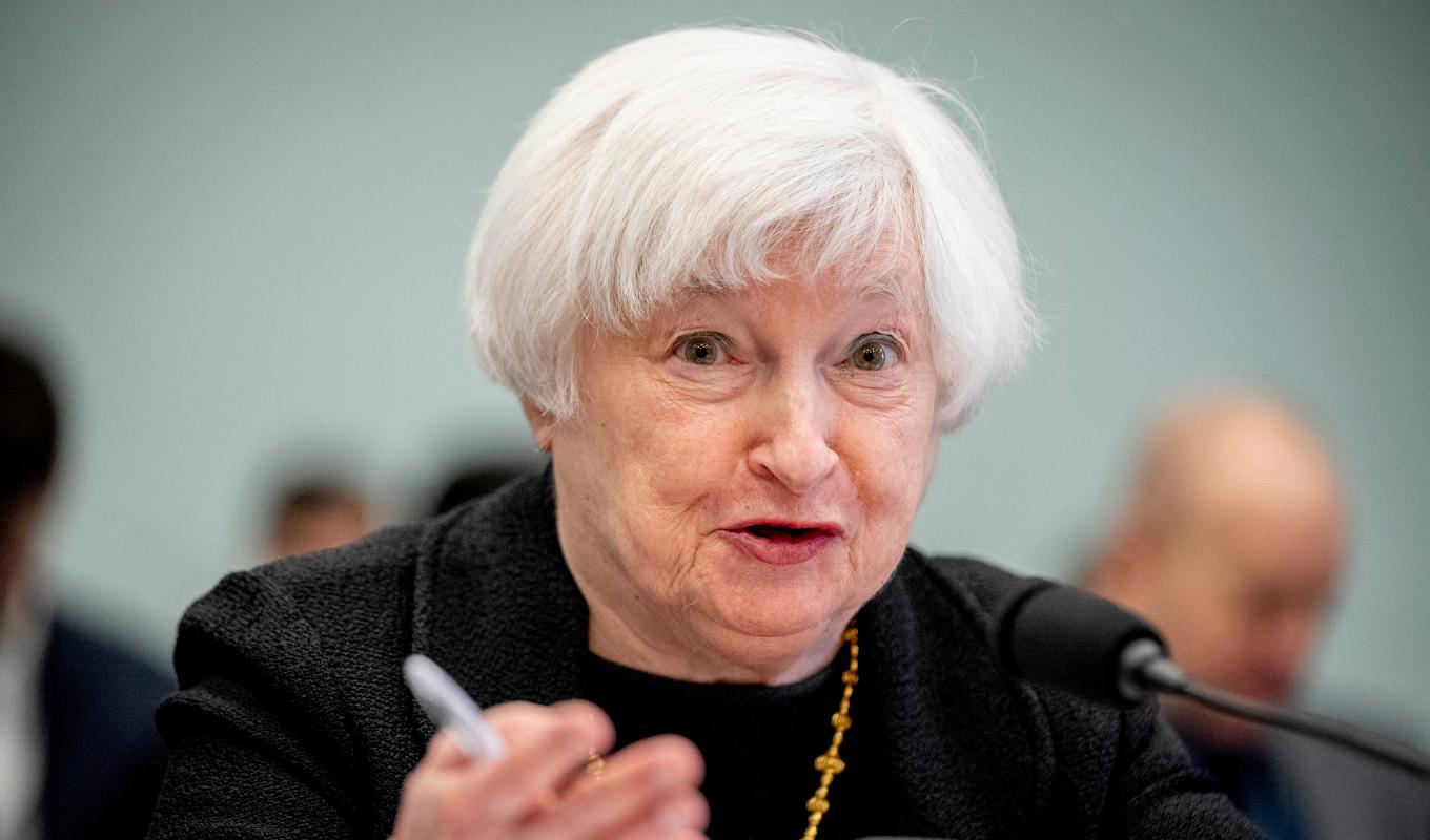 USA:s finansminister Janet Yellen förväntar sig att landets ekonomi fortsätter att växa och att inflationen viker ned. Arkivbild. Foto: Andrew Harnik/AP/TT