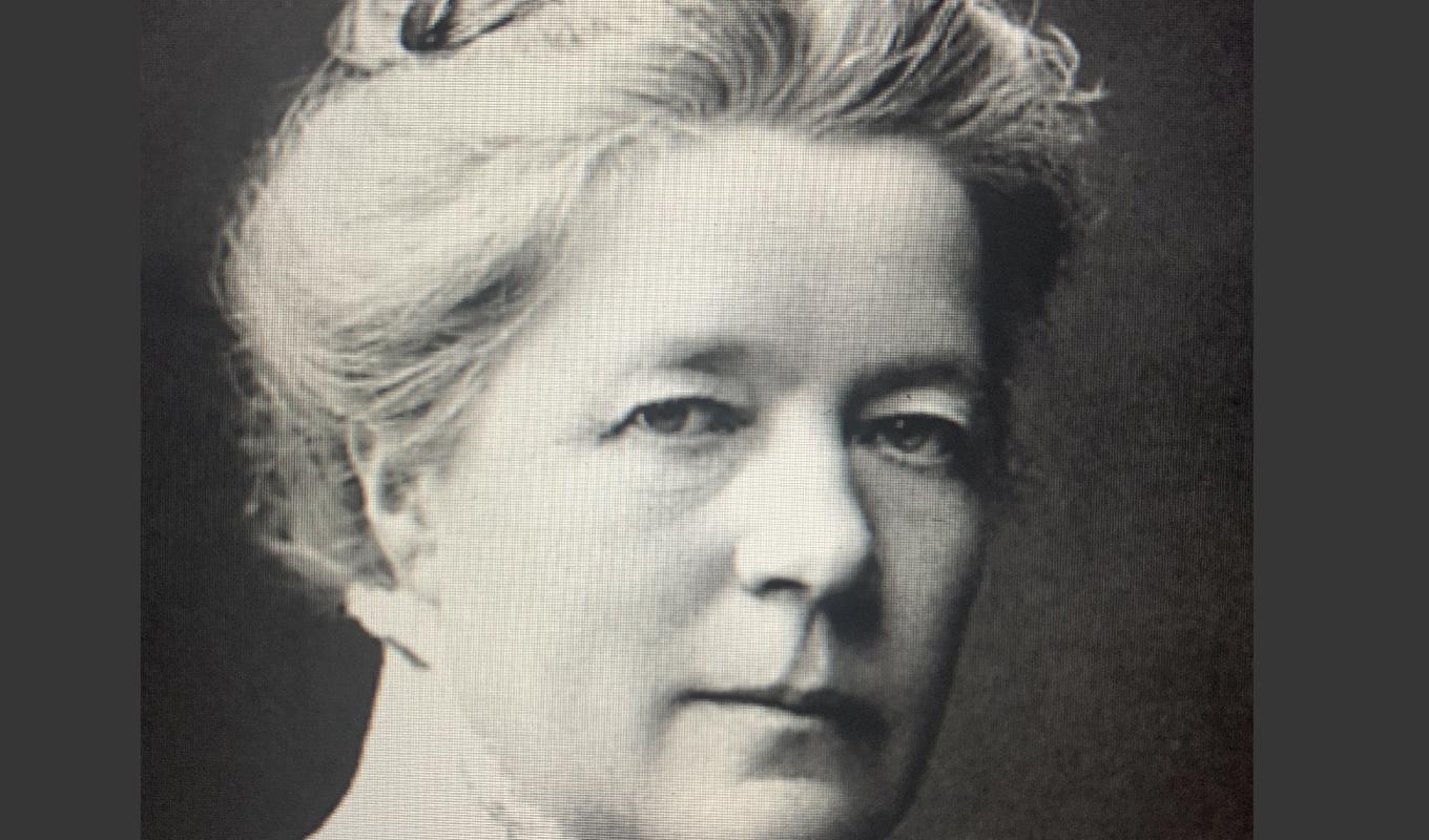 Selma Lagerlöf fotograferad 1909. I hennes berättande finner du inga gråvädersstämningar, för att låna Heidenstams uttryck om naturalismen.Foto: Public Domain