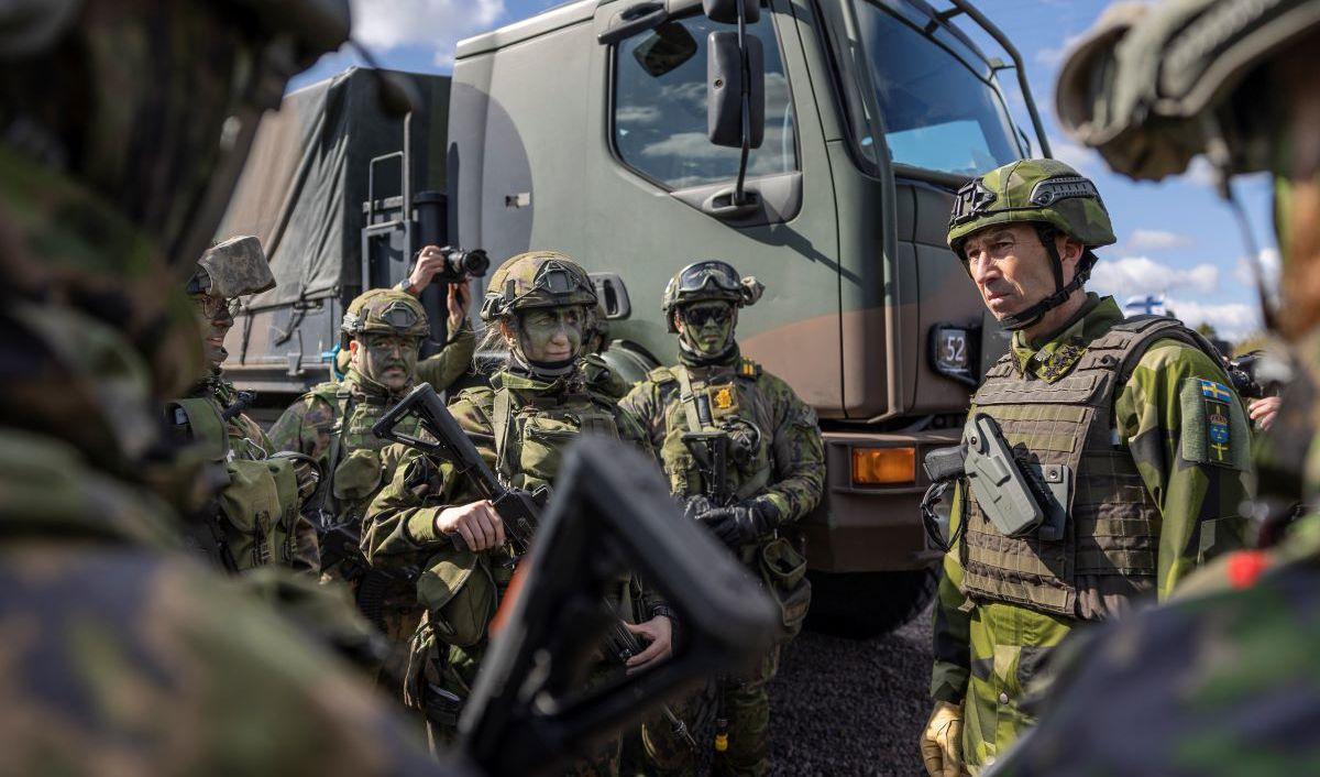 Finska och svenska luftvärnsförband samövar i Oskarshamn under onsdagen. Det är första gången i modern tid som ett dylikt militärsamarbete äger rum. Foto: Bezav Mahmod