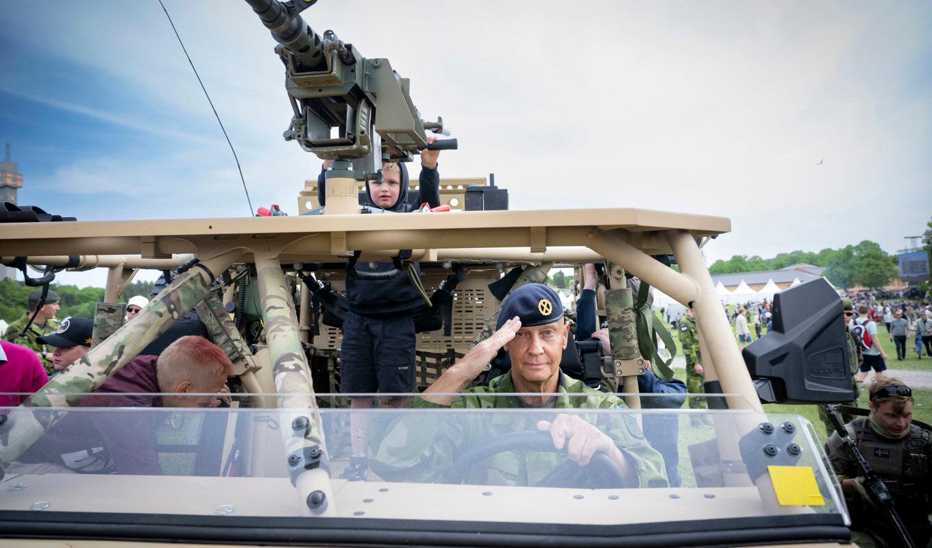 Arméchef Karl Engelbrektson i samband med att armén firar 500 år på Gärdet i Stockholm på lördagen. Foto: Pontus Lundahl / TT