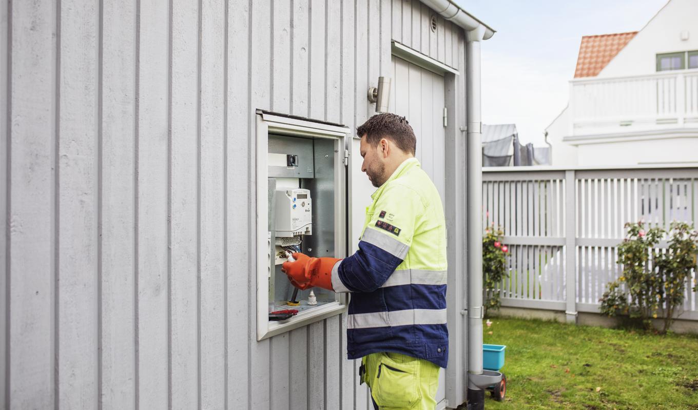 Eon byter i snitt 1 000 elmätare per dag. Den 1 januari 2025 ska alla gamla mätare vara ersatta med smarta elmätare som överför data trådlöst. Foto: Christian Andersson