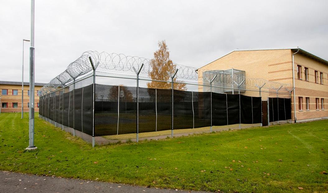 Det råder akut platsbrist på landets fängelser. Men trots det står en nybyggd anstaltsbyggnad med 68 platser i Skänninge tom. Orsaken sägs vara brist på personal. Foto: Kriminalvården