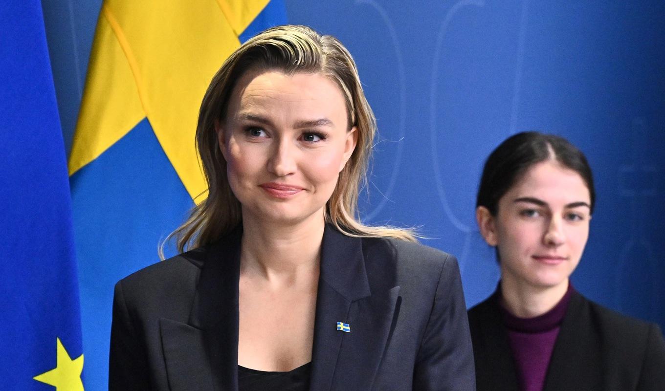 Energi- och näringsminister Ebba Busch (KD) och klimat- och miljöminister Romina Pourmokhtari (L) går vidare med förslag om att staten inte tänker betala för kablarna till nya havsvindparker. Arkivbild. Foto: Claudio Bresciani/TT