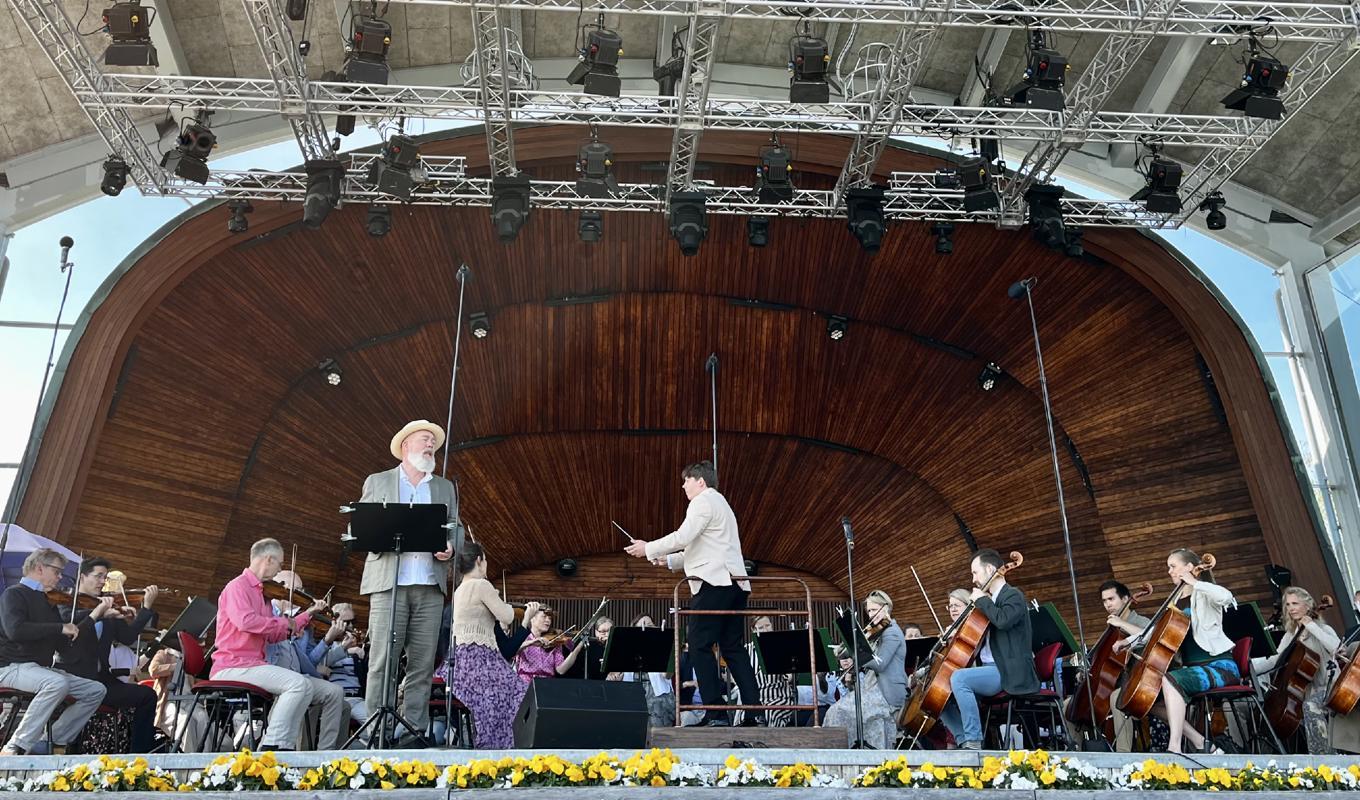 Radiosymfonikerna under ledning av Aivis Greters inledde konserten med ouvertyren till Carl Nielsens Maskarade.Foto: Karl Thorson