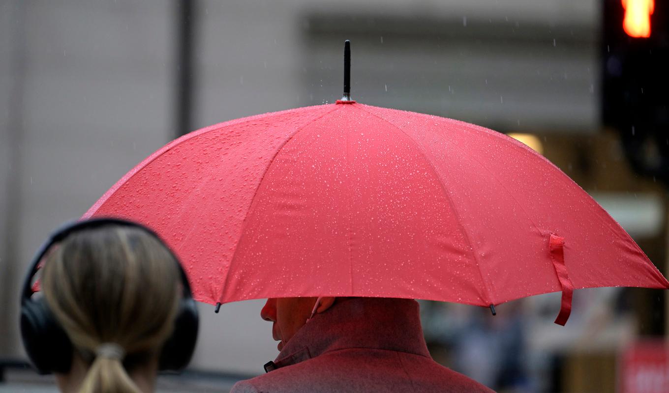 Nästa vecka blir det paraplyväder på flera platser. Arkivbild. Foto: Janerik Henriksson/TT