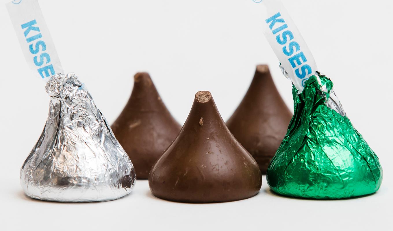 Amerikanska Hershey är ett av flera företag som nu kan drabbas av stigande priser på kakaobönor. Foto: Matt Rourke/AP/TT