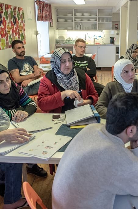 På bilden ses asylsökande i Klädesholmen den 10 februari 2016. Foto: David Ramos/Getty Images