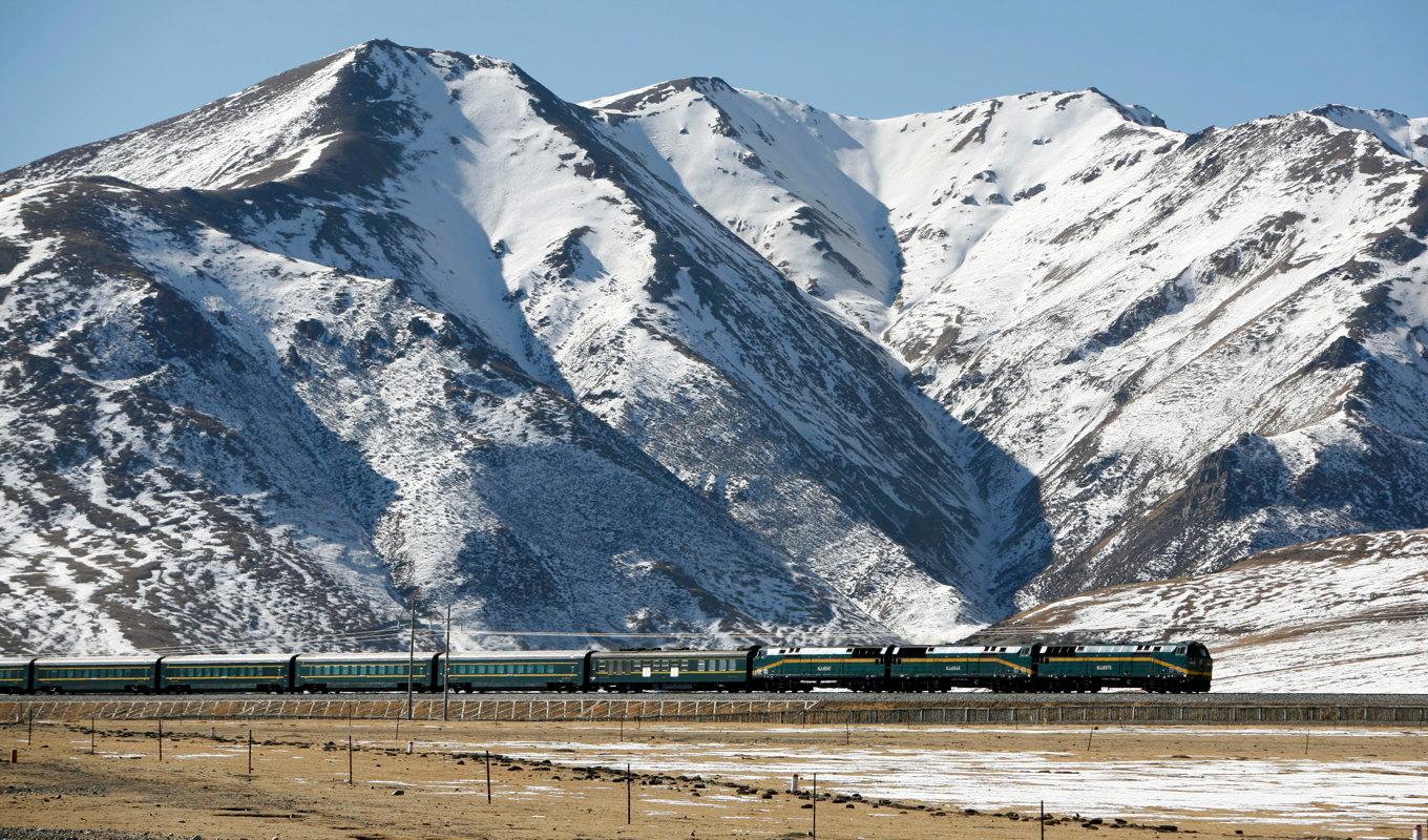 Kina har stora planer för att utveckla infrastrukturen i Tibet med stora dammbyggen, flera flygplatser, motorvägar och 4 000 kilometer järnvägslinjer.Foto: China Photos/Getty Images