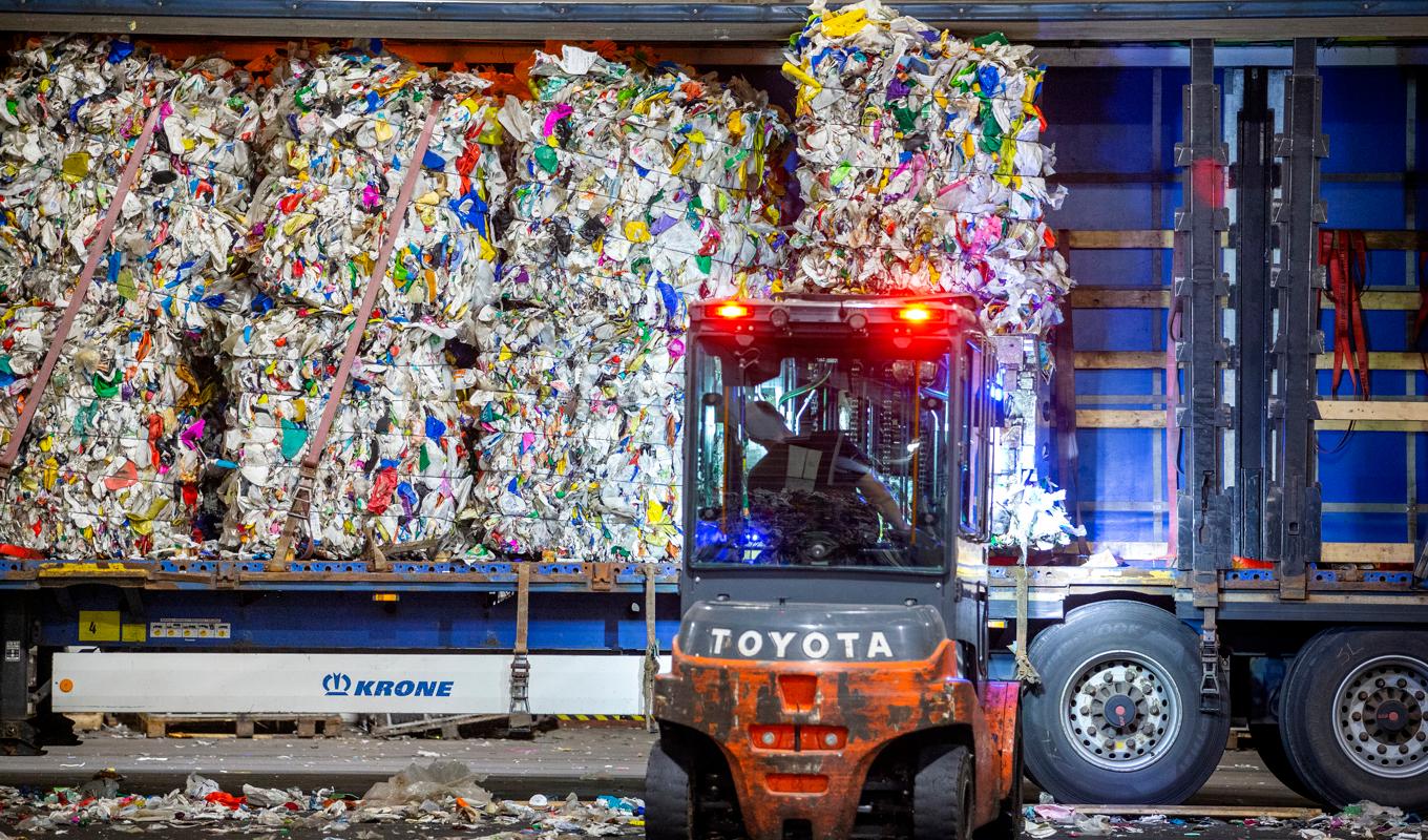 Svensk plaståtervinning i Motala ska ta hand om majoriteten av förpackningarna som samlats in i finska hushåll. Arkivbild Foto: Magnus Andersson/TT