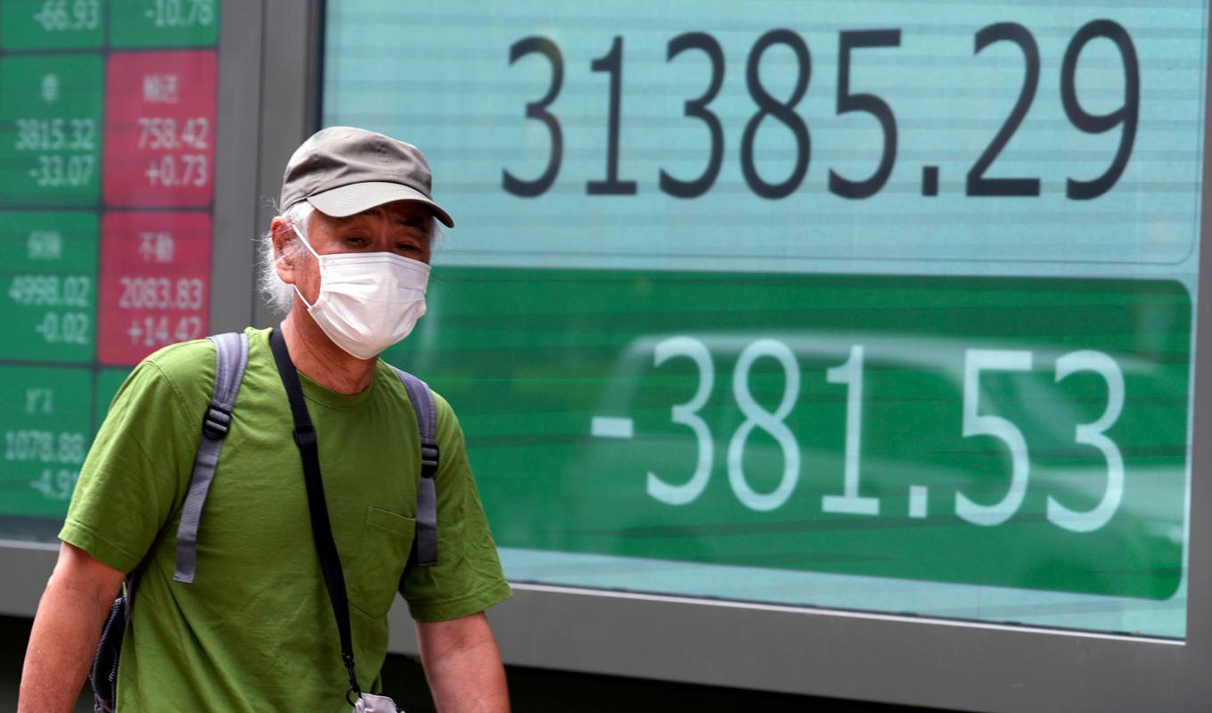 Tokyobörsen sjönk på fredagen. Arkivbild. Foto: Eugene Hoshiko/AP/TT