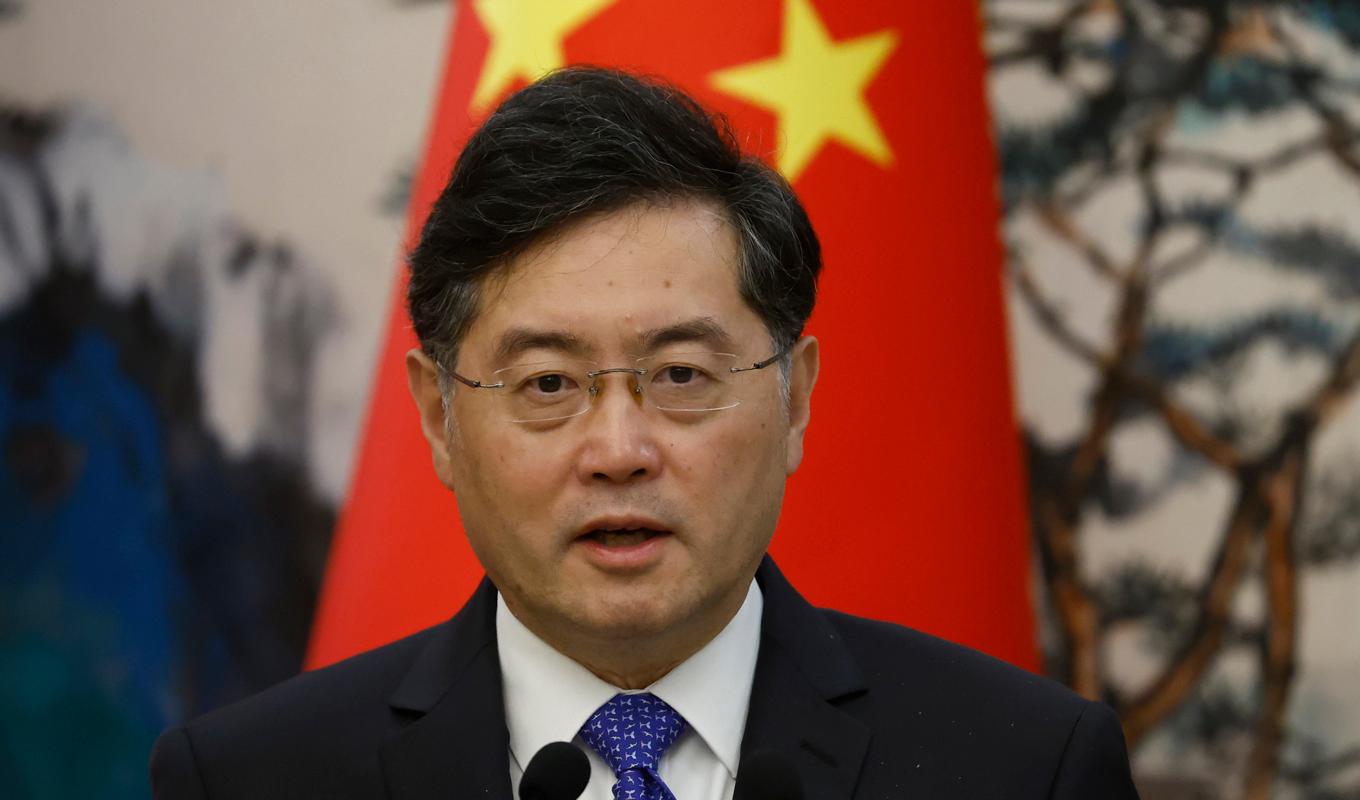 Qin Gang avsattes som Kinas utrikesminister i slutet av juli. En möjlig orsak kan ha varit att han haft nära förbindelser med raketstyrkans högsta tjänstemän. Foto: Thomas Peter-Pool/Getty Images
