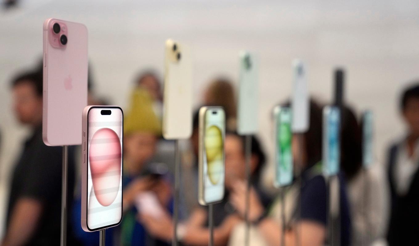 Apple backar efter franska myndigheters oro och uppdaterar Iphone12. Arkivbild. Foto: Jeff Chiu/AP7TT