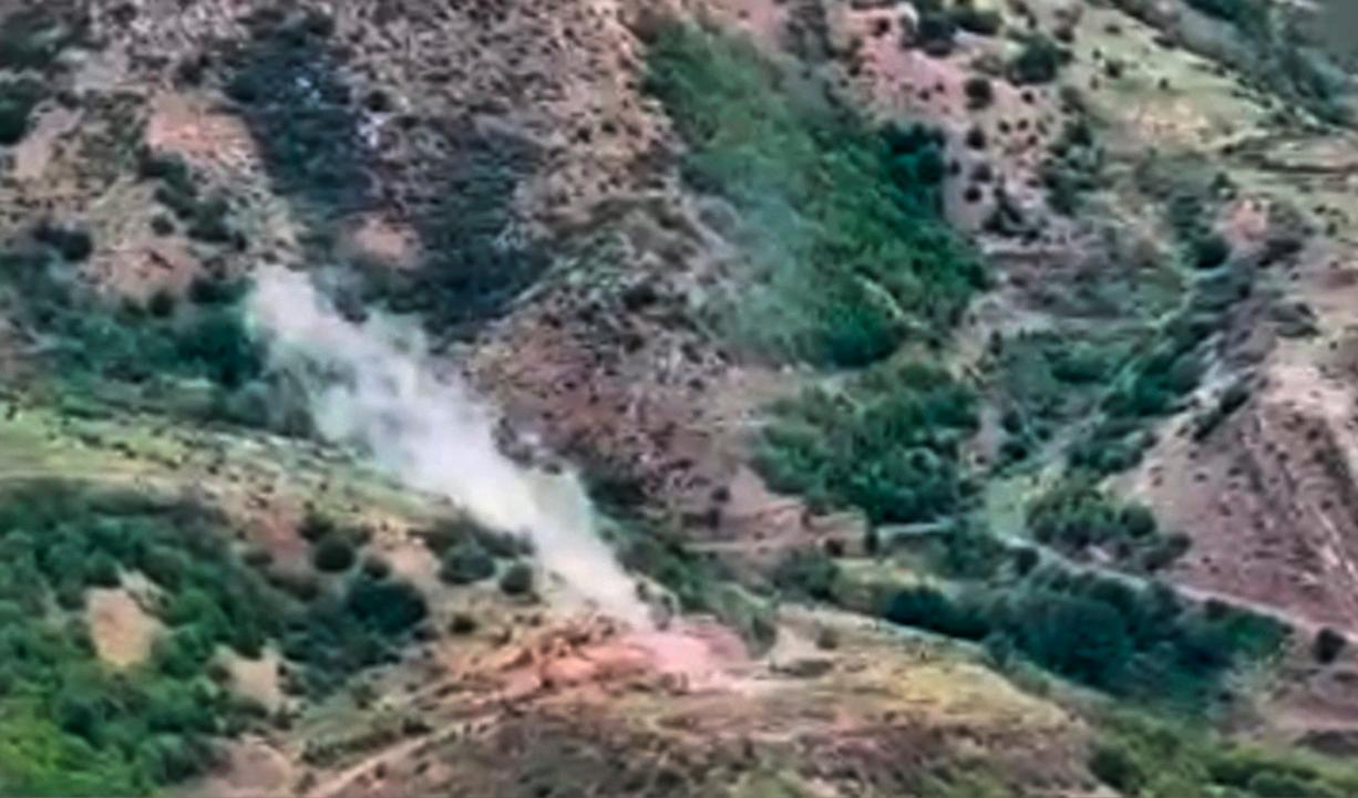 Bild från en film som sägs visa rök efter ett anfall i Nagorno-Karabach på tisdagen. Foto: Azerbajdzjans försvarsdepartement/AP/TT