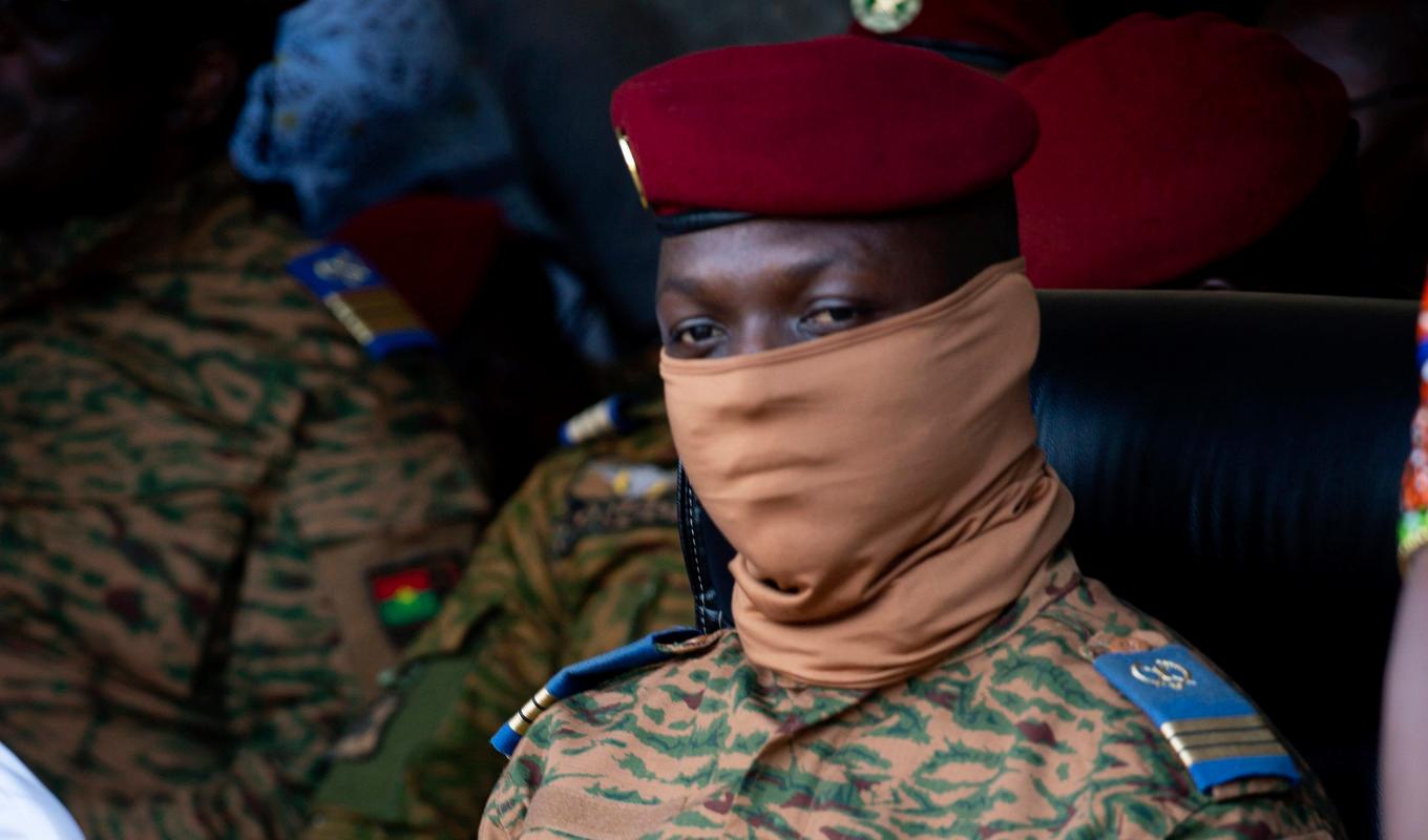 Ledaren för militärjuntan i Burkina Faso, Ibrahim Traore. Arkivbild. Foto: Kilaye Bationo/AP/TT