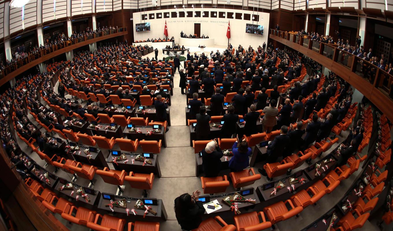 I Turkiets stora nationalförsamling sitter 600 ledamöter. Arkivbild. Foto: Ali Unal/AP/TT