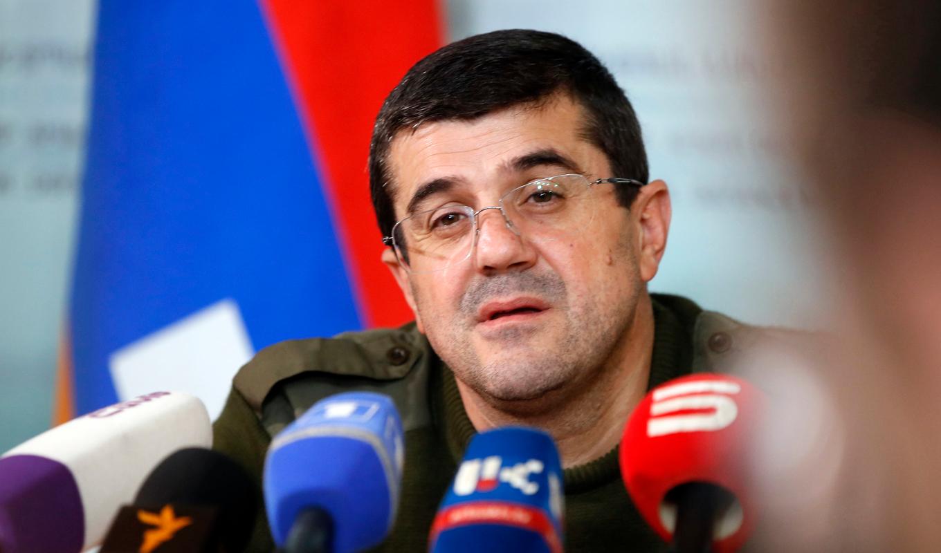 Arkivbild på Arajik Harutiunjan, tagen på en presskonferens i Stepanakert i Nagorno-Karabach 2020. Foto: AP/TT