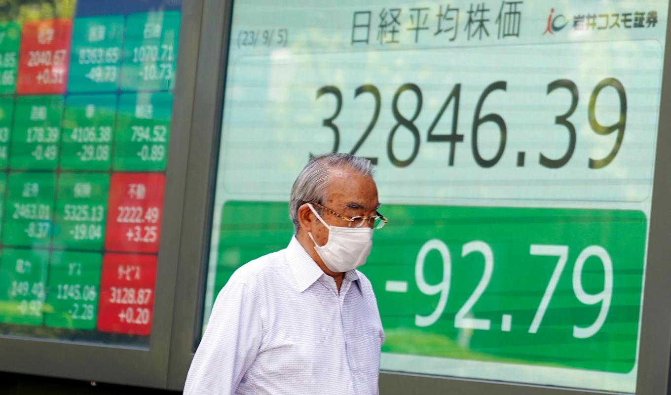 Tokyobörsen inledde handelsveckan på minus. Arkivbild. Foto: Eugene Hoshiko/AP/TT