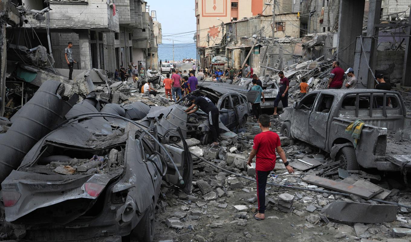 Förödelse i Gaza City efter israeliska flygräder mot området på måndagen. Foto: Adel Hana/AP/TT