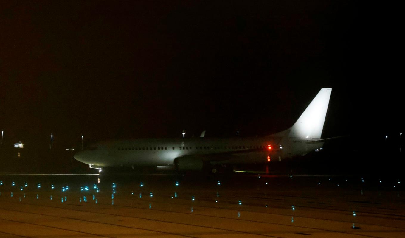 Evakuerade svenskar anlände till Arlanda under natten till fredagen. Foto: Fredrik Persson/TT