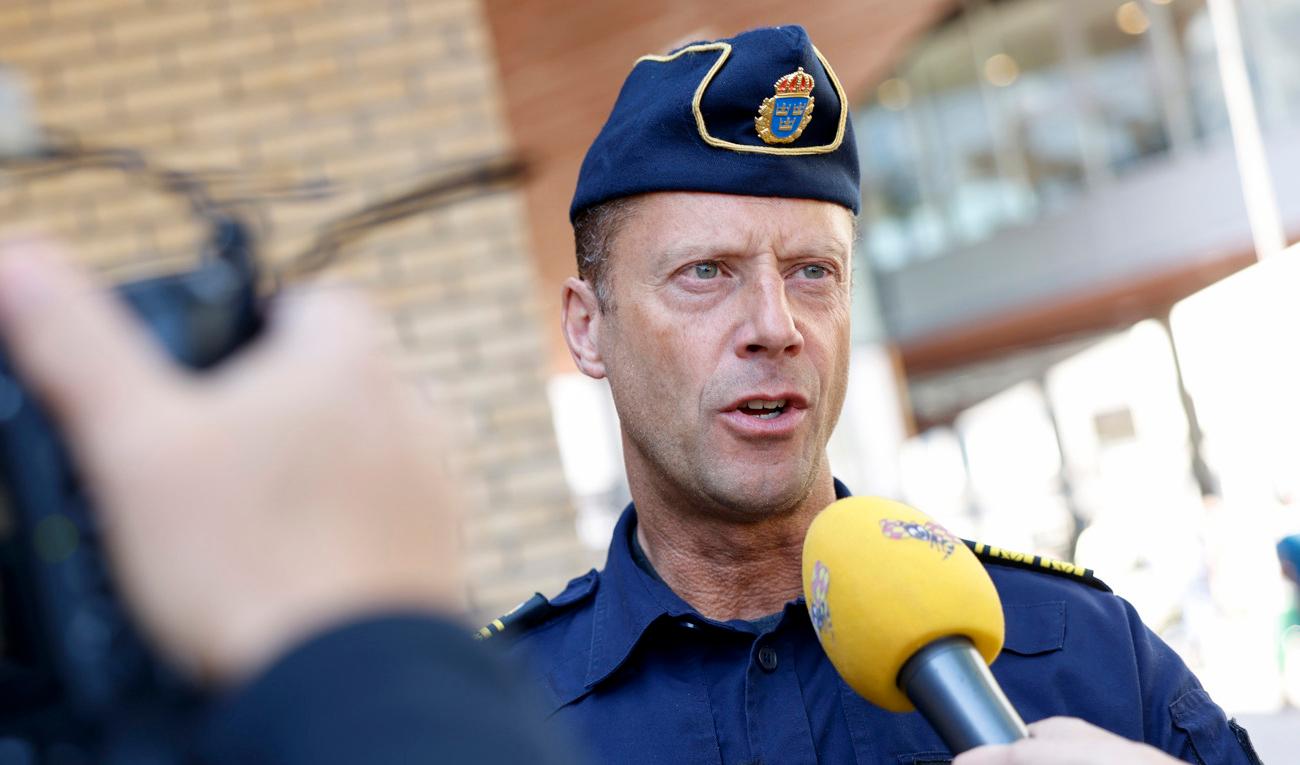 Max Åkerwall, tillförordnad polisområdeschef i region Stockholm, anser att elektroniska fotbojor på unga som vårdas på till exempel Sis-hem kan vara en möjlig lösning för att stoppa våldsvågen. Arkivbild. Foto: Fredrik Persson/TT