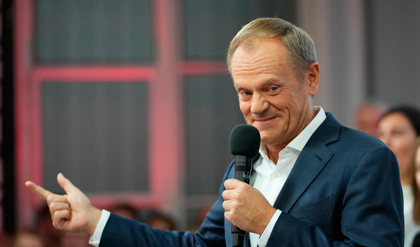 Medborgarkoalitionen, under ledning av Donald Tusk, vinner det polska parlamentsvalet. Foto: Petr David Josek/AP/TT