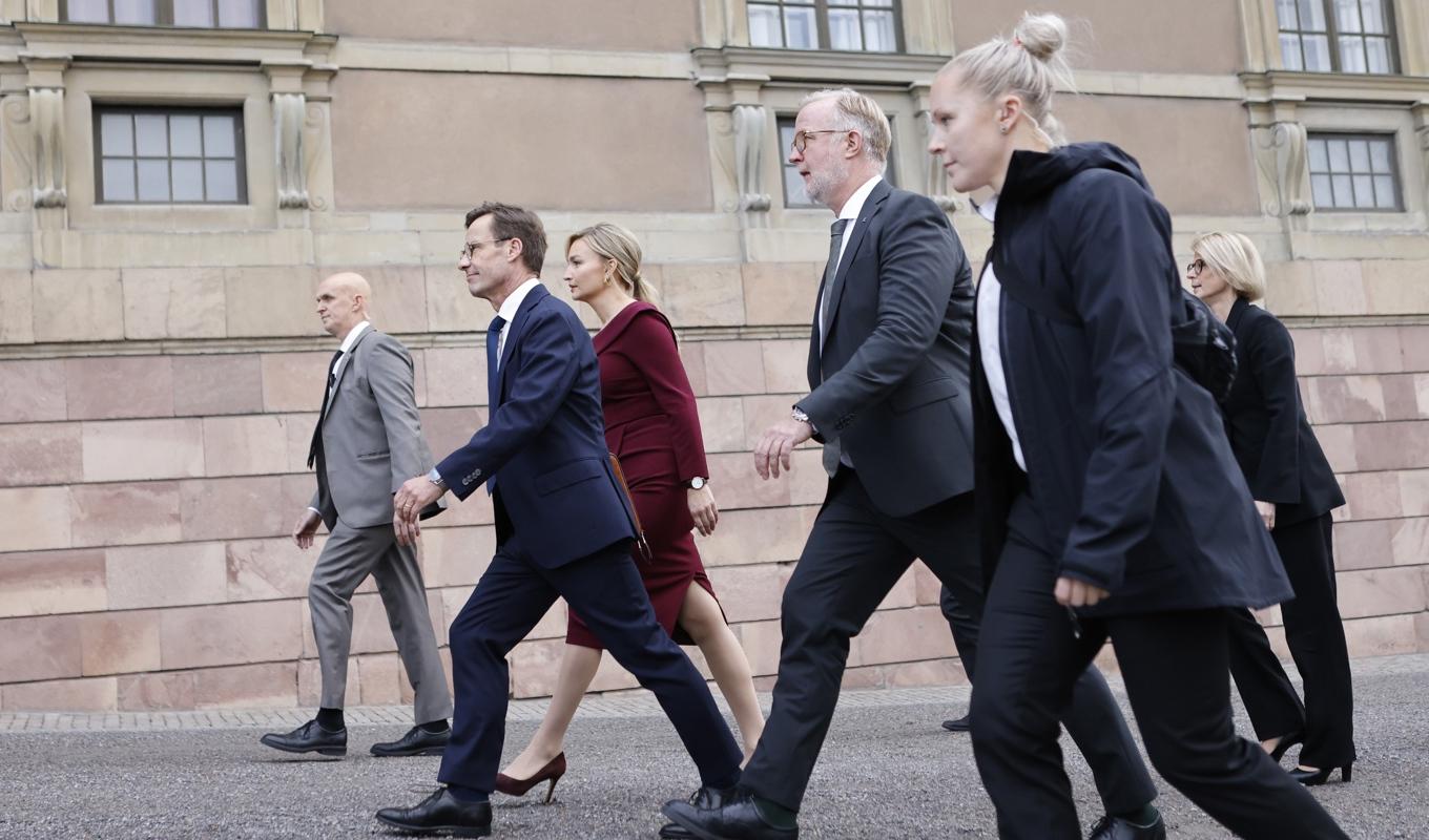 Första dagen på nya jobbet, den 18 oktober 2022, för statsminister Ulf Kristersson (M), arbetsmarknads- och integrationsminister Johan Pehrson (L) och energi- och näringsminister Ebba Busch (KD). Arkivbild. Foto: Christine Olsson/TT