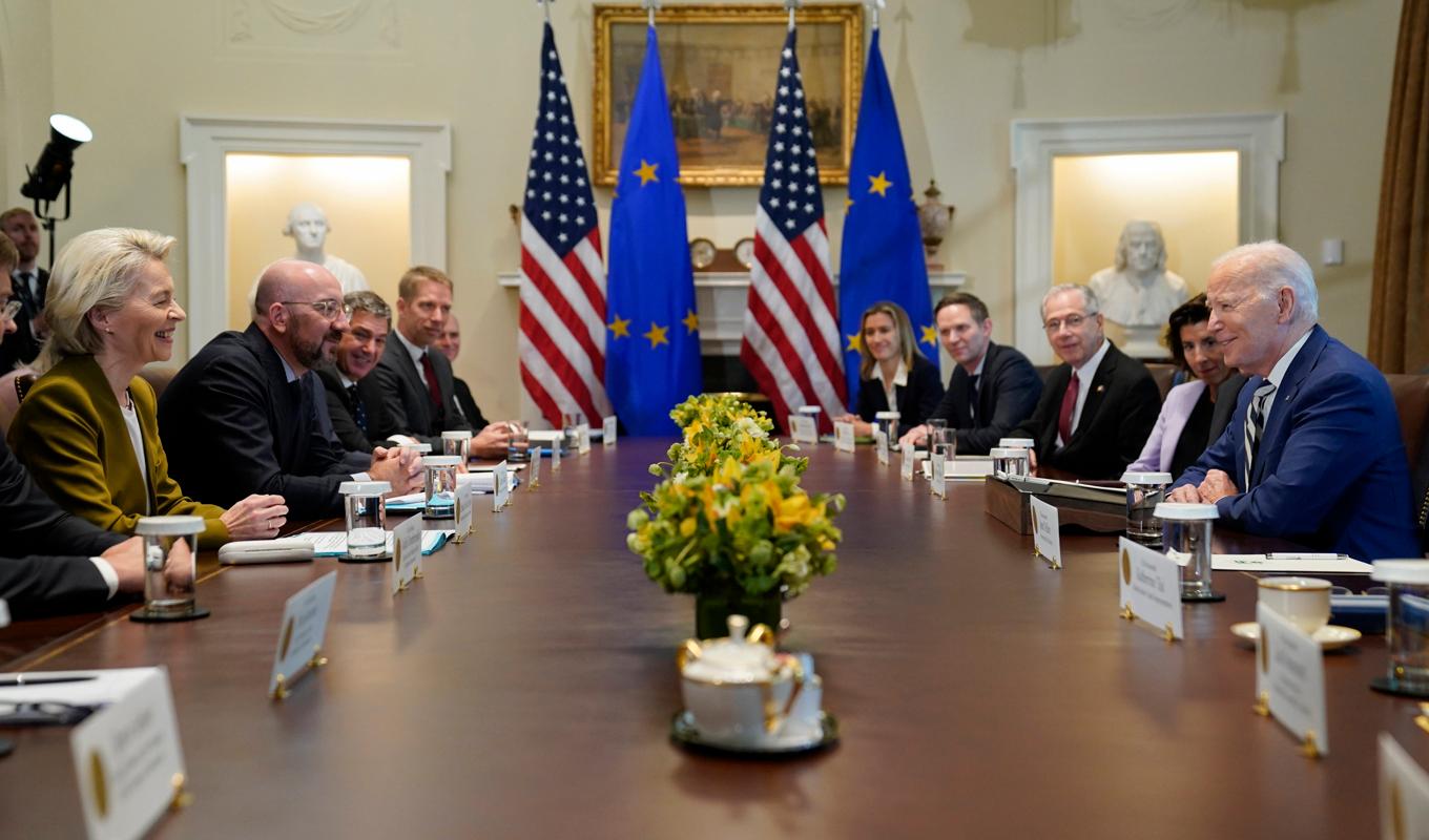 EU-kommissionens ordförande Ursula von der Leyen och EU:s rådsordförande Charles Michel träffade USA:s president Joe Biden i Vita huset på fredagen. Foto: Evan Vucci/AP/TT