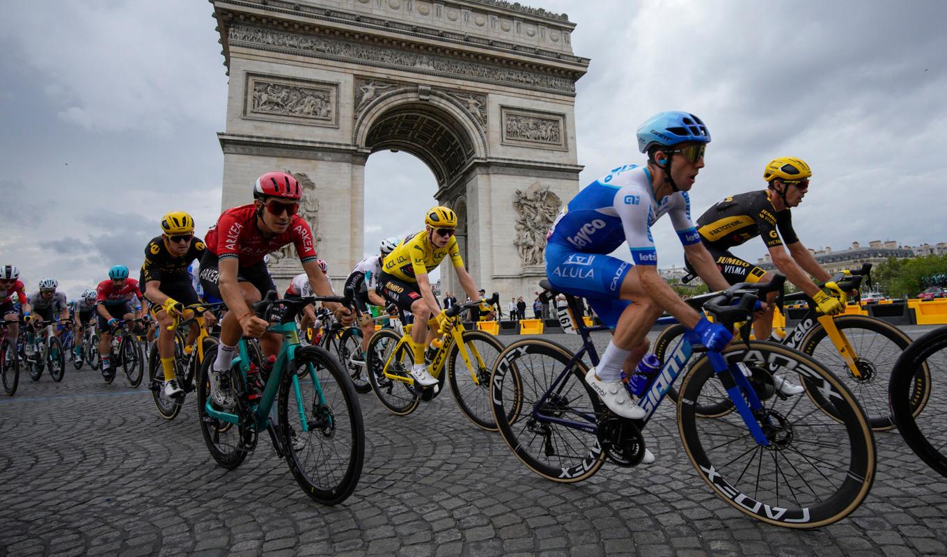 Det blir ingen Triumfbåge i sikte under nästa års Tour de France. Arkivbild. Foto: Daniel Cole/AP/TT