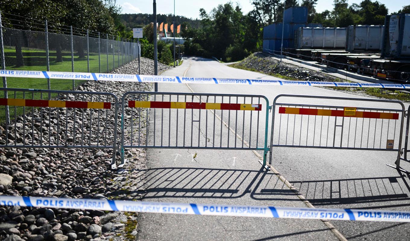 Området kring platsen för jordskredet i Stenungsund är avspärrat och bevakas av väktare. Arkivbild. Foto: Björn Larsson Rosvall /TT