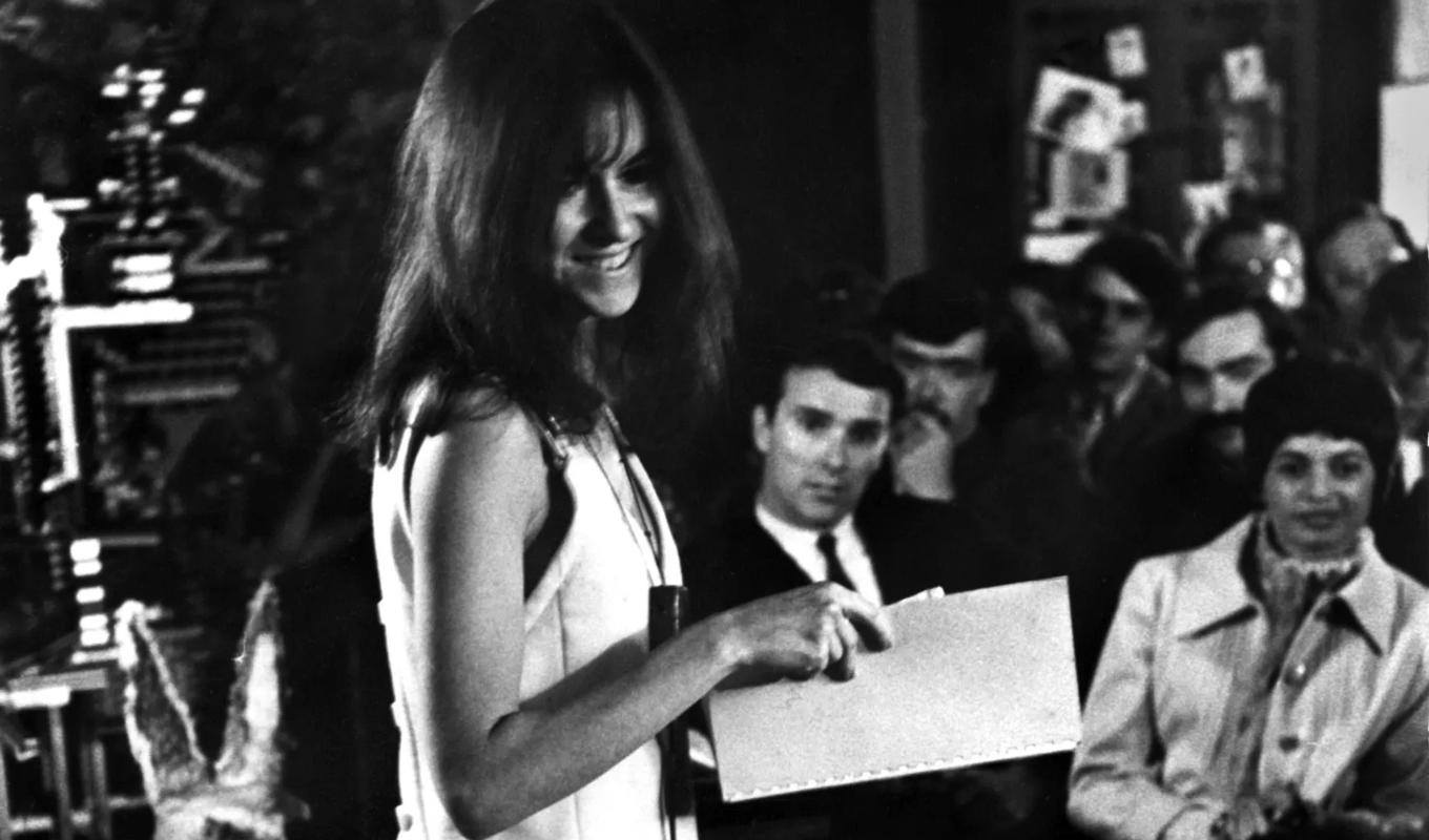 Louise Glück (1943–2023) gav ut 13 diktsamlingar. Hon skrev även essäer och prosa. Bilden är från 1968, samma år som hon debuterade. Foto: Fred W. McDarrah