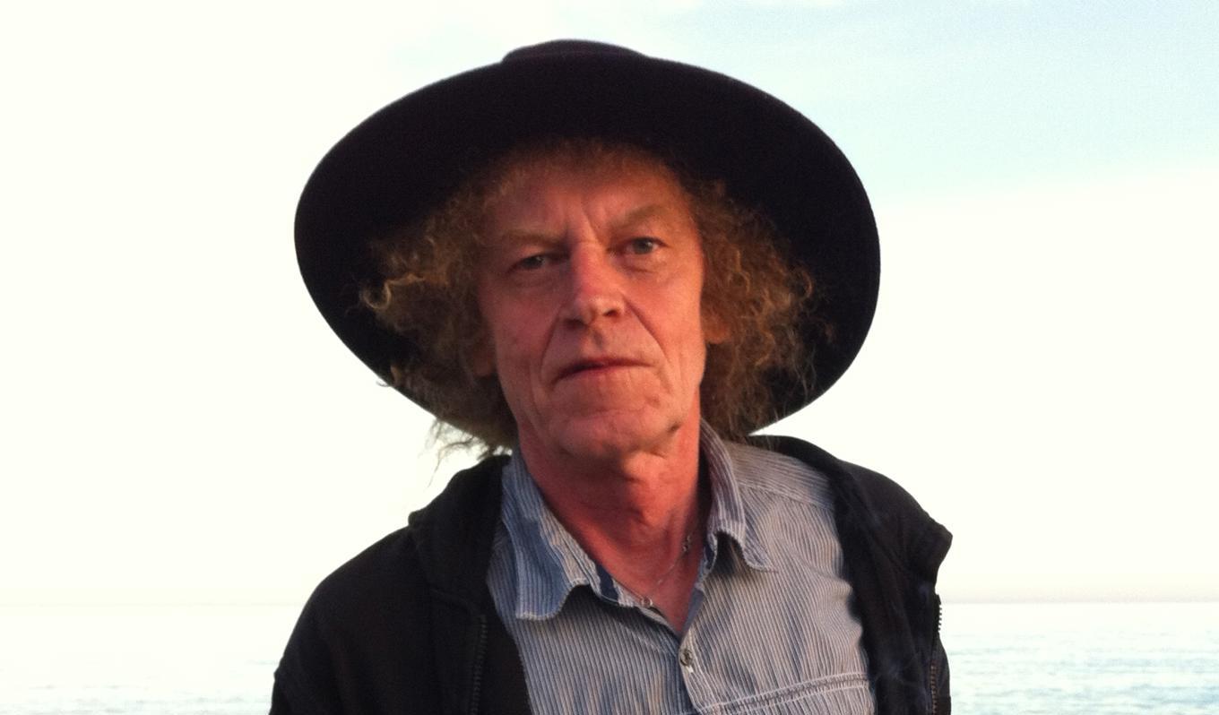 Att samtala med Bruno K Öijer är ingen lek – poetens kompromisslöshet tillåter ingen teater. Foto: Einar Askestad