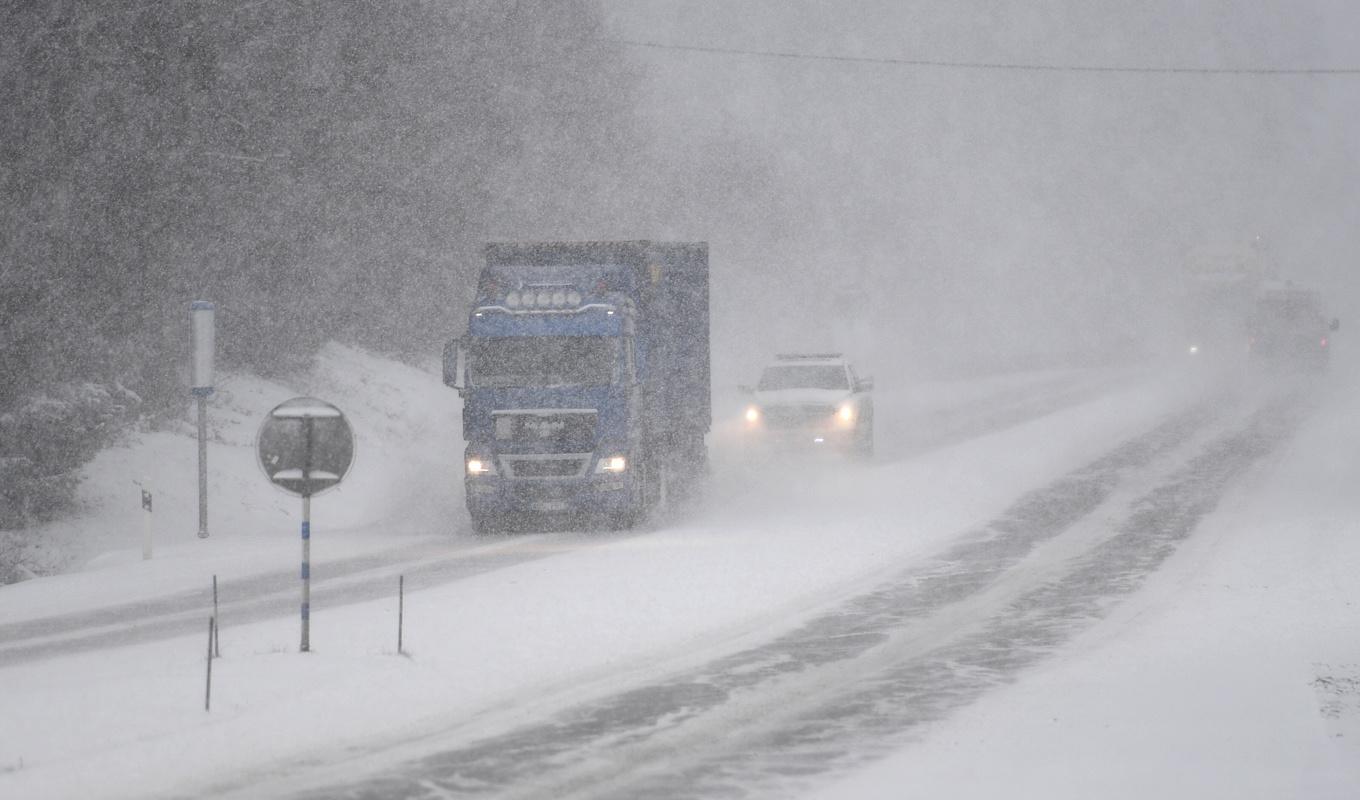 SMHI varnar för snö, regn och översvämningar. Arkivbild. Foto: Fredrik Sandberg/TT