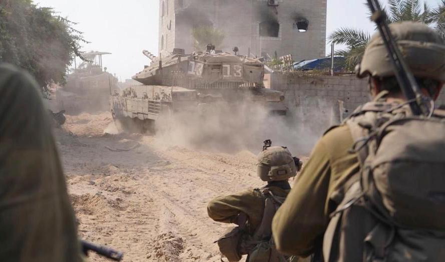 Bild från Israels militär som uppges visa markoperationer i Gazaremsan under söndagen. Foto: IDF/AP/TT