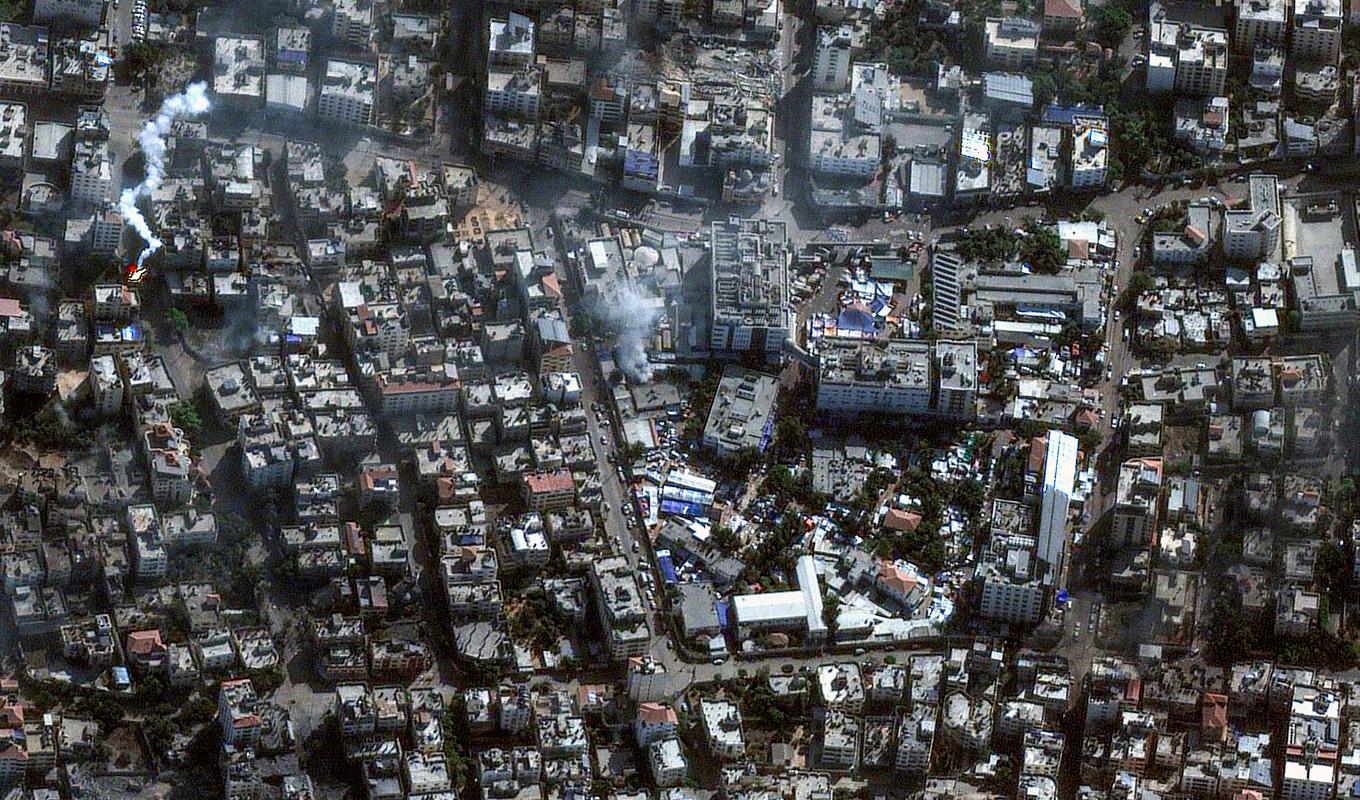 Satellitbilden, tillhandahållen av Maxar Technologies visar al-Shifa-sjukhuset och dess omgivningar i Gaza stad, lördagen den 11 november. Foto: Maxar Technologies via AP/TT