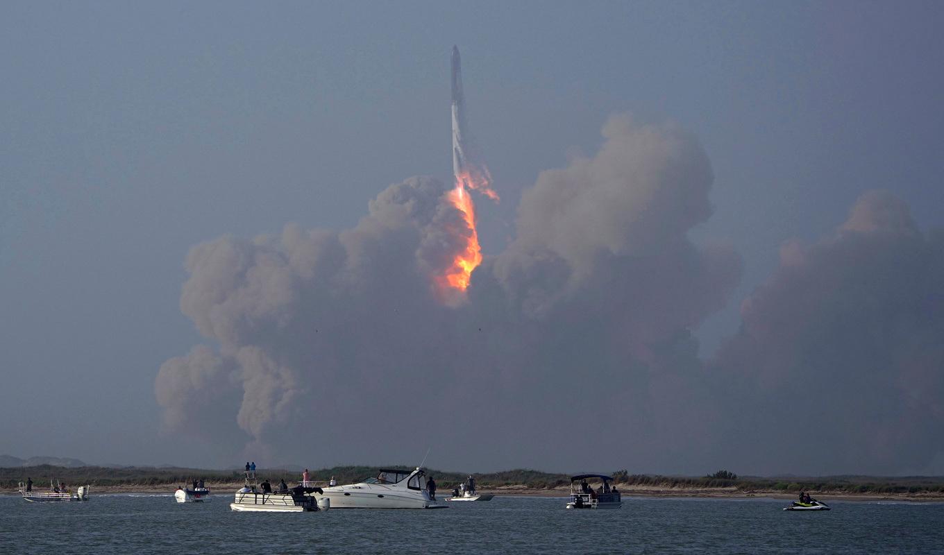 Den första provuppskjutningen av Starship skedde den 20 april. Efter några minuters färd slutade allt i ett eldhav över Mexikanska golfen. Arkivbild. Foto: Eric Gay/AP/TT