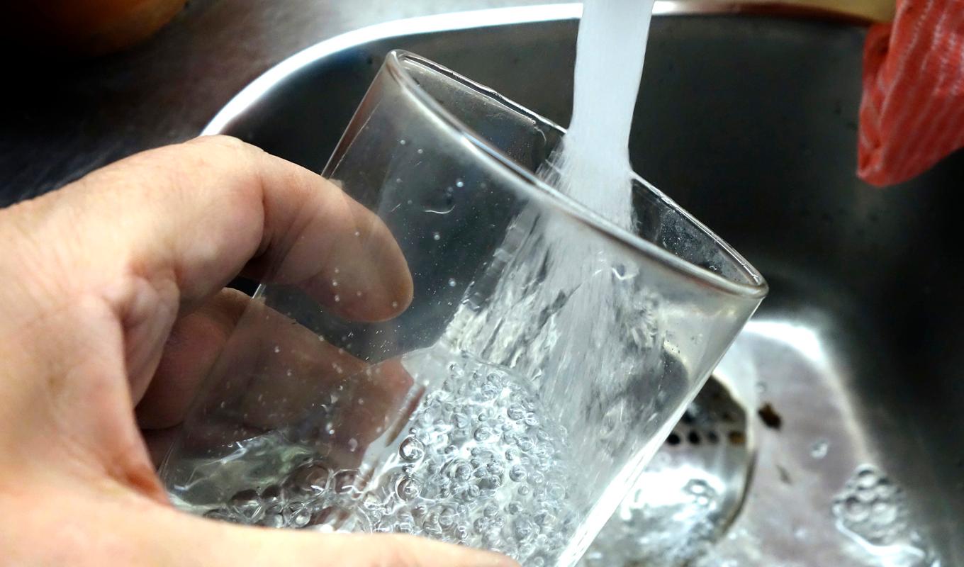 Dricksvattnet är en av de främsta källorna till PFAS och i förorenade områden kan halterna vara höga. Arkivbild. Foto: Hasse Holmberg / TT