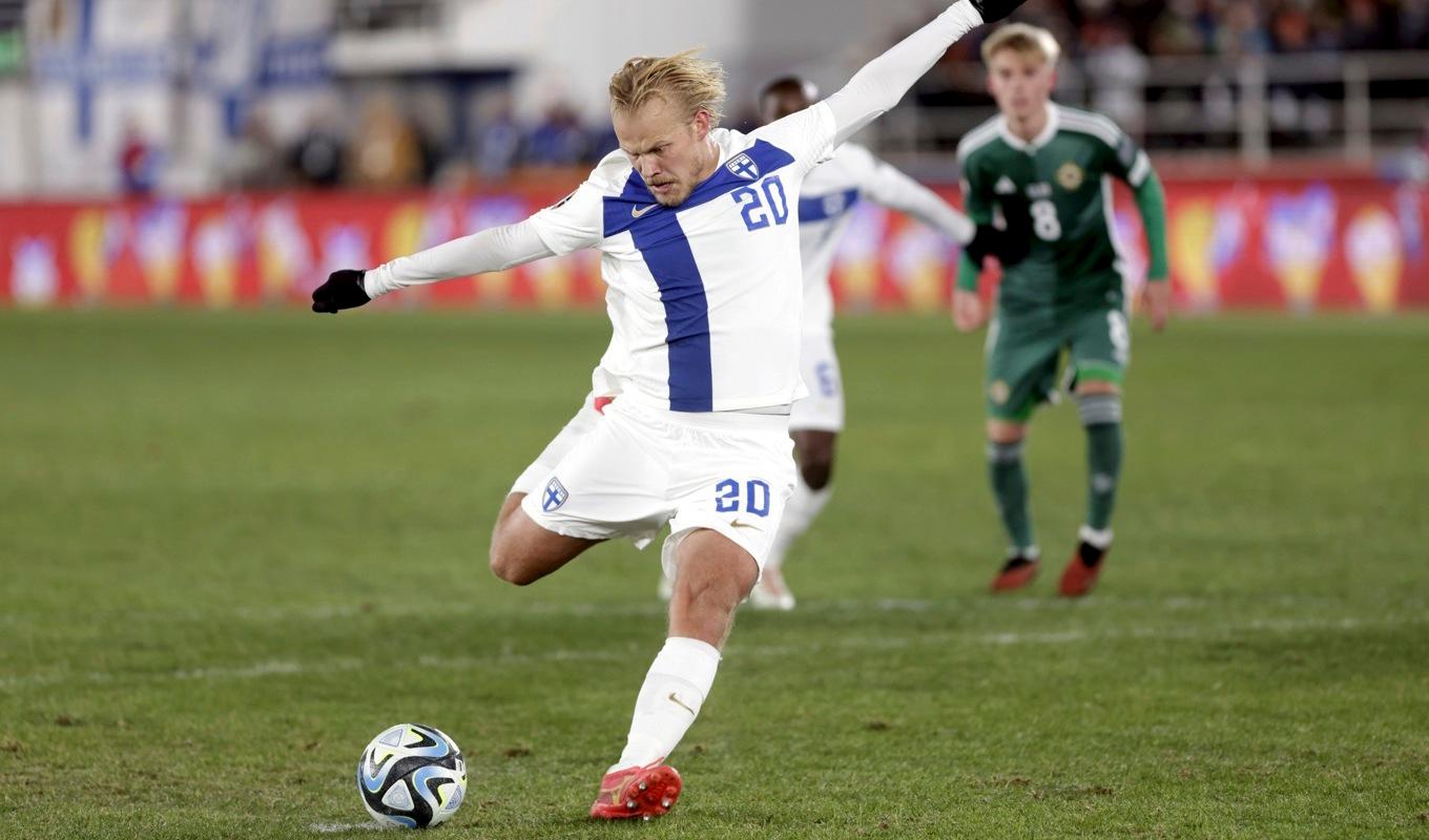 Finland får spela playoff borta mot Wales när jakten på en plats i fotbolls-EM fortsätter i mars. Arkivbild. Foto: Roni Rekomaa/AP/TT