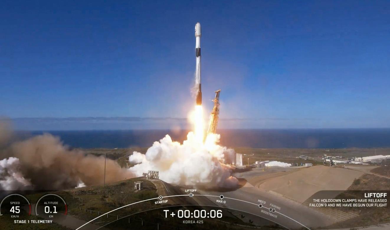 Sydkorea har skickat upp en spionsatellit med hjälp av en raket från Space X. Foto: Space X via AP/TT