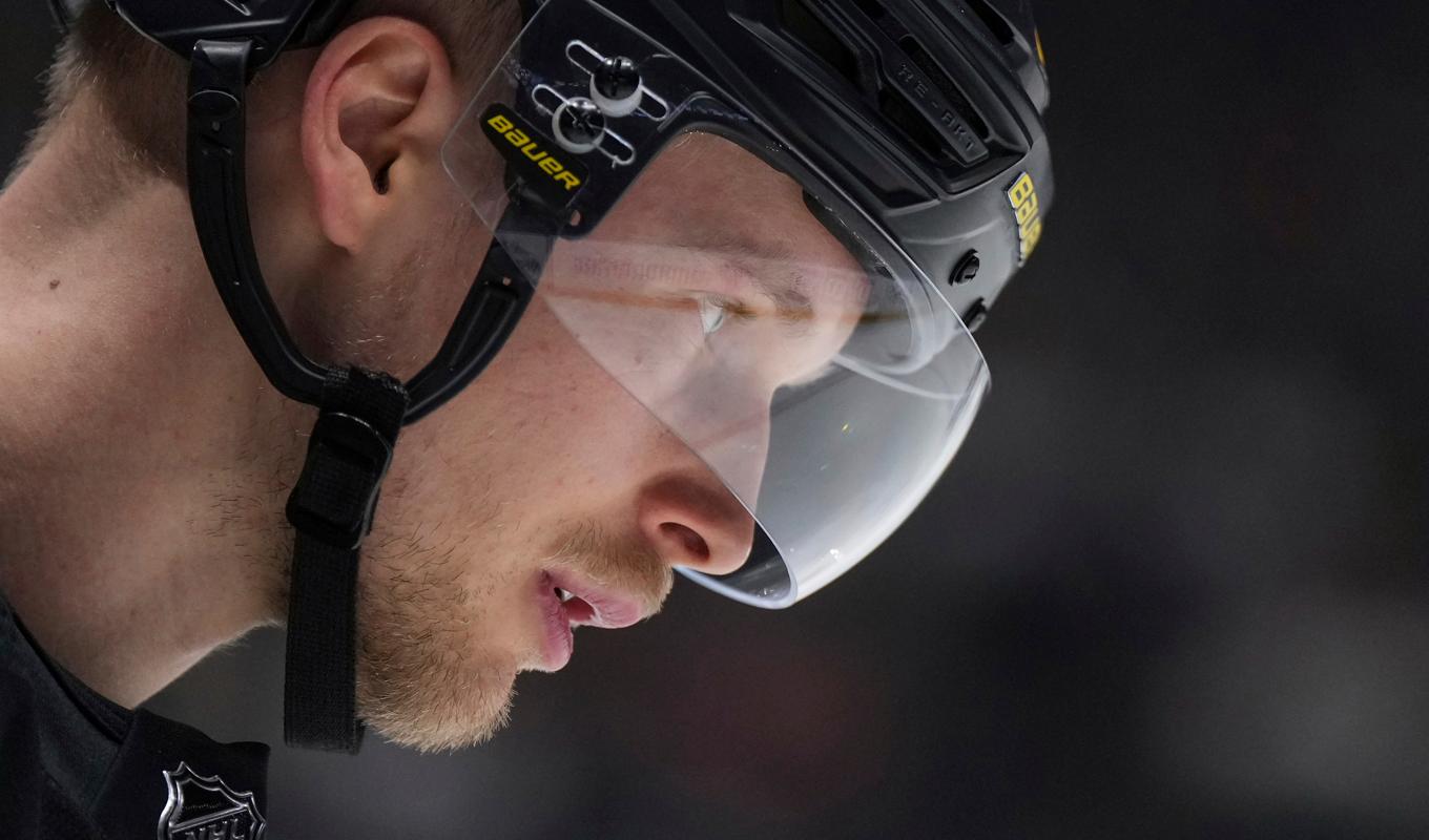 Vancouvers Elias Pettersson kan blicka ned på William Nylander och Filip Forsberg från sin topplats i den svenska poängligan i NHL. Foto: Darryl Dyck/AP/TT