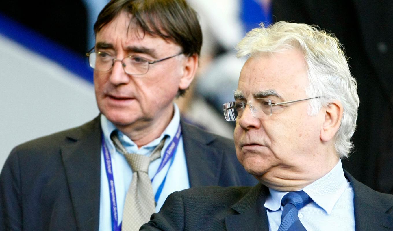Evertons nyligen bortgångne ordförande, teatermannen Bill Kenwright, inför avspark i en ligacupmatch 2011. Foto: Tim Hales/TT