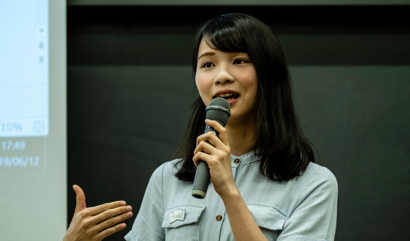 Agnes Chow håller ett tal på Meiji-universitetet i Tokyo i Japan den 12 juni 2019. Foto: Keith Tsuji/Getty Images