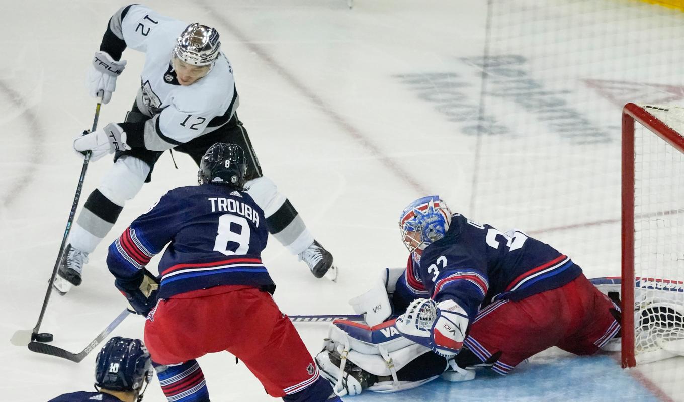 New York Rangers målvakt Jonathan Quick var starkt bidragande till att hans tidigare lagkamrater i Los Angeles förlorade i Madison Square Garden natten mot måndagen. Foto: Peter K. Afriyie/AP/TT