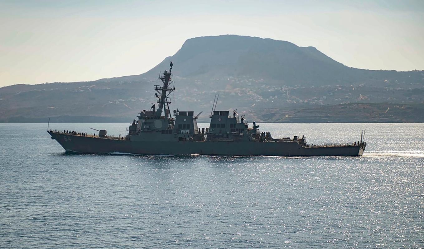 På foto syns det amerikanska stridsskeppet USS Carney, som tillsammans med flera handelsfartyg besköts i Röda havet den 3 december. Arkivbild. Foto: Petty Officer 3rd Class Bill Dodge