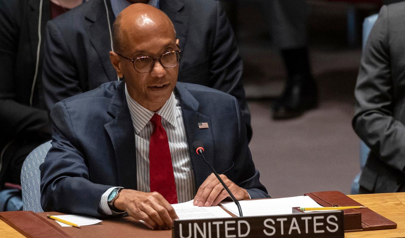 Robert Wood, företrädare för USA i FN:s säkerhetsråd, vid rådets möte i förra veckan där USA la in sitt veto mot en resolution om humanitär vapenvila i Gaza. Arkivbild. Foto: Yuki Iwamura/AP/TT