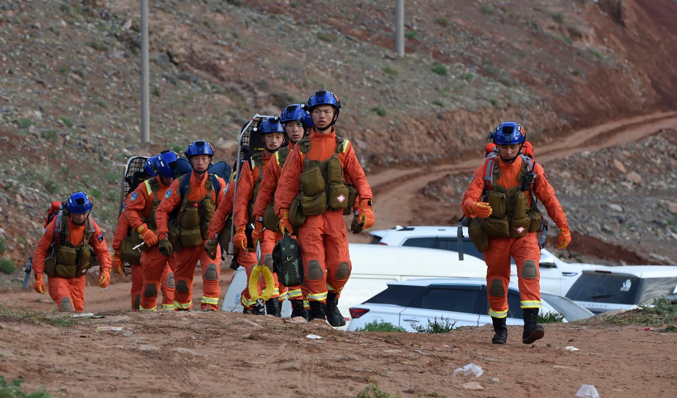 Räddningsmanskap i provinsen Gansu i Kina. Arkivbild. Foto: Fan Peishen/Xinhua via AP/TT